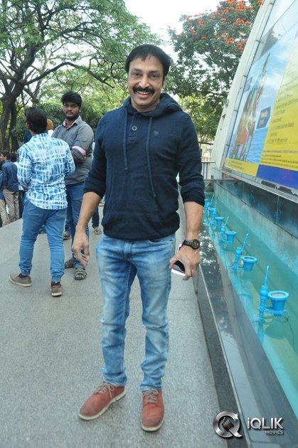 Celebs-at-Khaidi-No-150-Movie-Screening